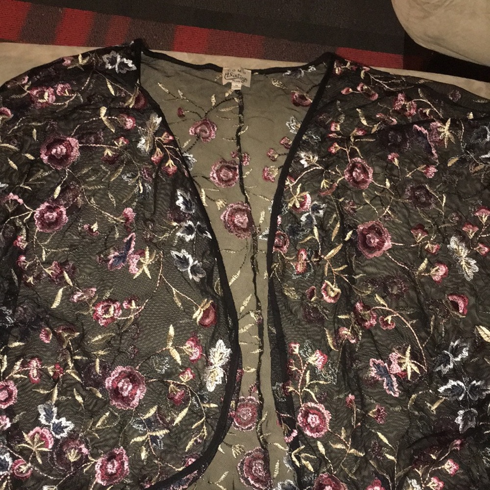 Beautiful floral Design Shell Como Vintage